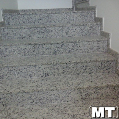 Escada em Bege Arabesco